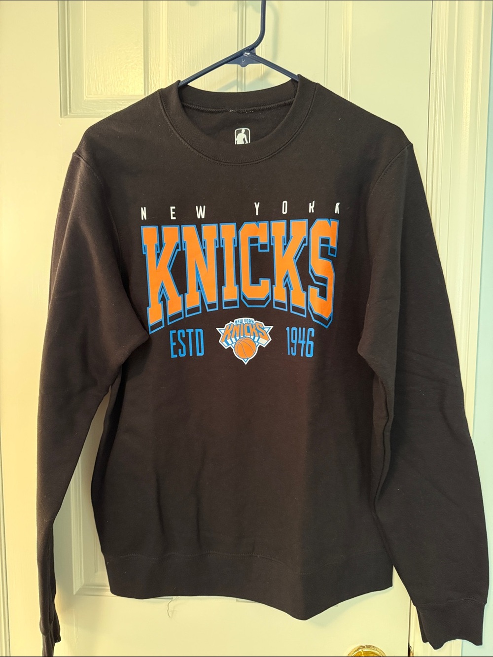 New - Black CrewneckNY KNICKS  Sweatshirt with Orange & Blue Logo